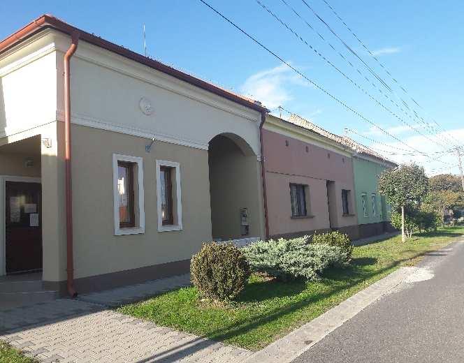Az egykoron itt élt sváb lakosság alakította ki