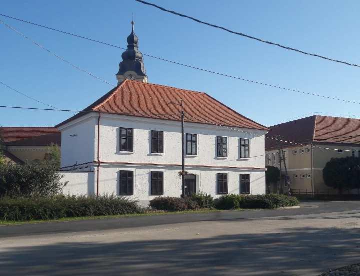A trágyahordó kosár is lehet szép, ha szépen van elkészítve, és betölti feladatát, és egy aranypajzs is lehet rút, ha