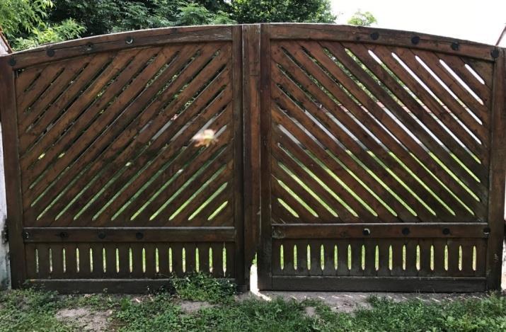 a történeti hagyományok, vagy az építészeti