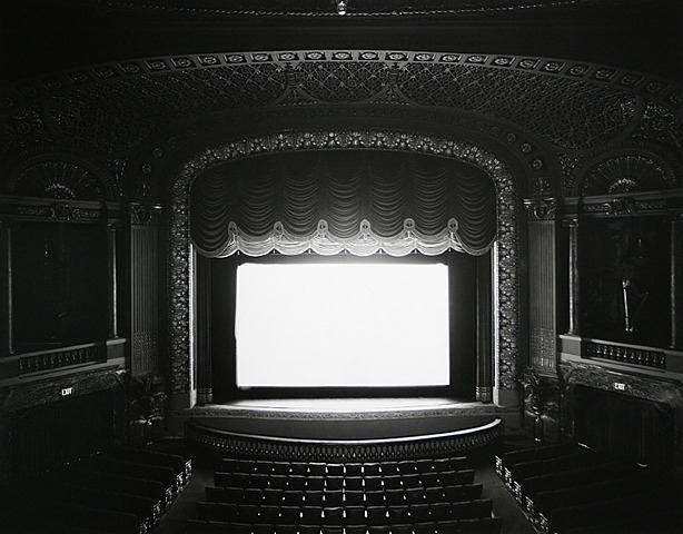 Másik projektje során, filmszínházakban egy film levetítése közben készít egy a film hosszával megegyező expozíciójú képet, így