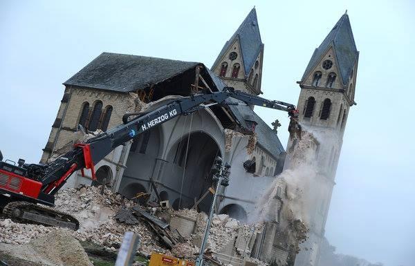 2017-ben például Immerath-ban, a műemlék jellegű Szent Lambertus templomot azért kellett lebontani, mert az atomerőművek leállítása és a szélturbinás áramtermelés katasztrofális következményei miatt