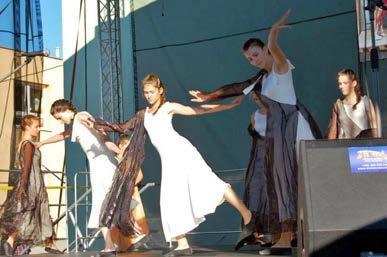 A MAI Amirath tánccsoportja - Érsekújvár A tánccsoport 2014-ben fellépett az érsekújvári folklórfesztiválon, ahol komoly sikert aratott a Nyugaton c. koreográfiájuk.
