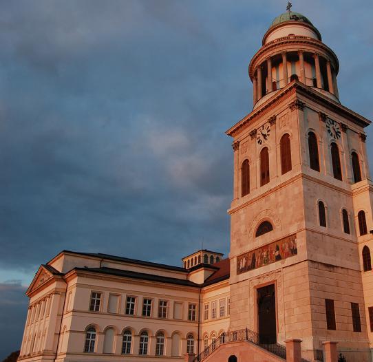 Pannonhal 12 Ora Ötszáz éves kongregáció A hagyományosan augusztus elején megtartott szerzetesi tanulmányi napok keretében és ünnepi szentmisével emlékeztünk meg a Magyar Bencés Kongregáció