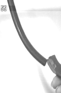 3 PDMS inhomogén mágneses térben A fenti képeken jól látható, hogy elektromos és mágneses térre érzékeny gélek előállíthatók. A gélek elektromos és mágneses térrel egyaránt deformálhatók, mozgathatók.