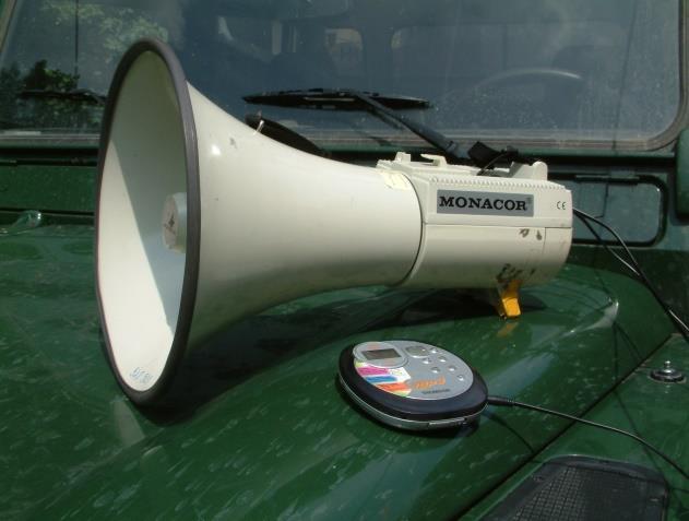 3. kép: Hangrögzítő és puskamikrofon. (fotó: Szabó László) 4. kép: Megafon és discman. (fotó: Szabó László) 5.