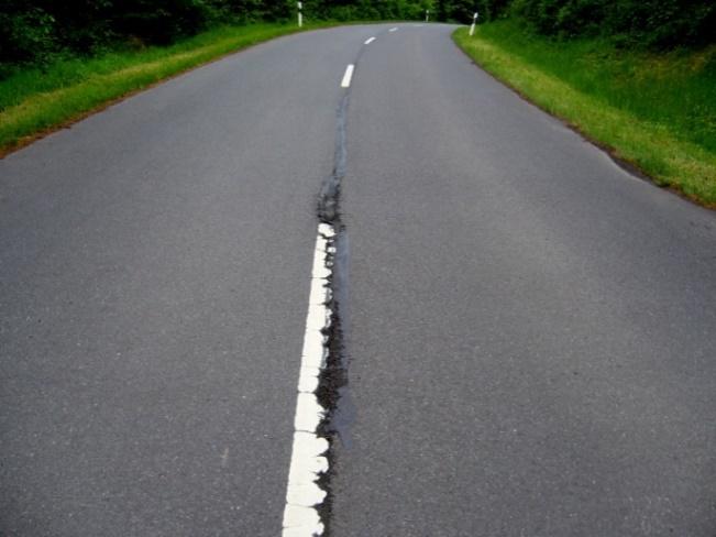 A burkolat felmelegítése alkalmával fokozott figyelemmel kell lenni arra a tényre, hogy magasabb hőmérséklet esetén a bitumen kiég az
