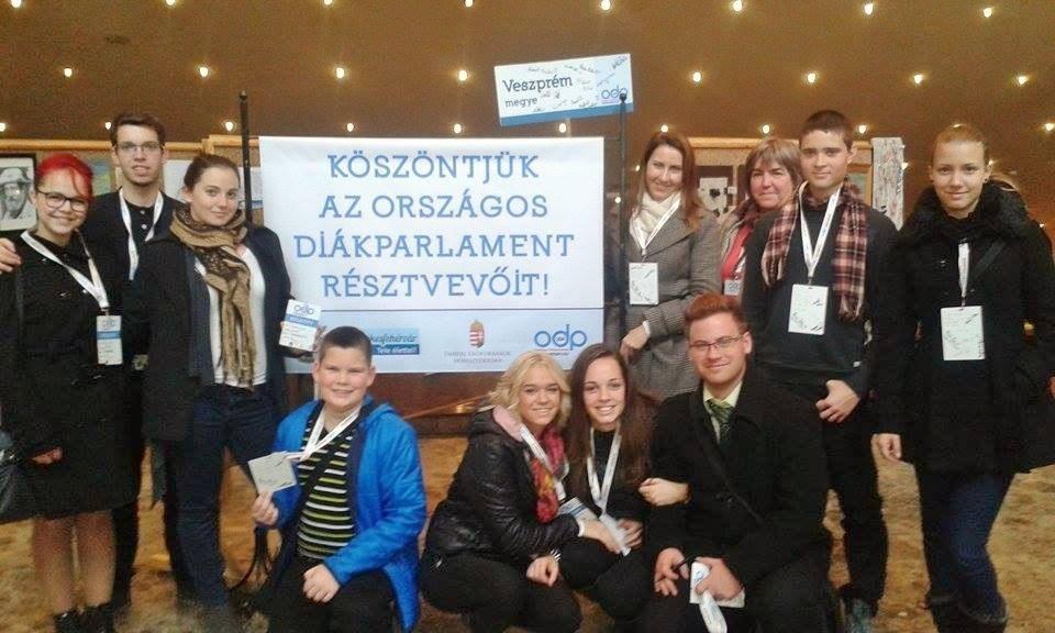 4 Sulisok(k) Államtitkári találkozó Novemberben a székesfehérvári Országos Diákparlamentre az ország minden pontjáról 320 diákot delegáltak az iskolák.