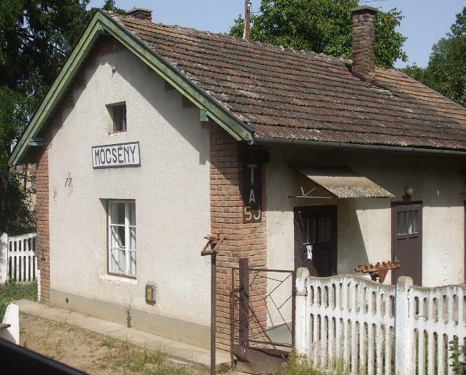 Történelmét tekintve a település, pontosabban településrészek igen nagy múlttal rendelkeznek. Mőcsény mindig is a Völgység kisebb falvai közé tartozott.