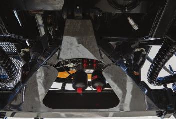 The front and rear suspension are adjusted by 4 + 4 pressure accumulators oil/nitrogen, managed