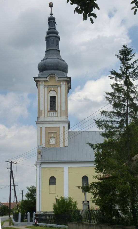 Bádogsisakos harangtornya nyolcszögű. Fábiánháza, Kossuth u.