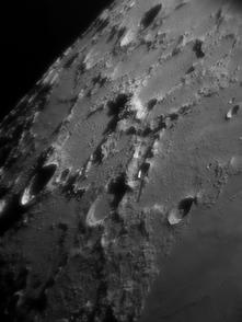 hold A Byrd-kráter Kónya Zsolt ugyanezen az estén lefotózta a Hold északi pólusát, az Anaxagoras- Goldschmidt-kráterek környékét.