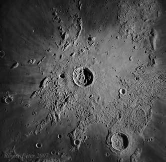 hold A Kepler-kráter 3D-ben A Hold háromdimenziós látványát adja vissza a Kepler-kráterről és környezetéről készített ún. dioráma.