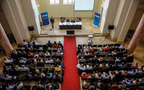 A környezetvédelmi és szociális szempontokat tartalmazó közbeszerzések alakulását 2012 és 2017 között az alábbi grafikonok szemléltetik: A zöld szempontokat tartalmazó eljárások értékének és számának