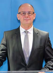 Elnöki köszöntő Elnöki köszöntő Tisztelt Olvasó! Szeretettel köszöntöm a Közbeszerzési Hatóság nevében. A magyar közbeszerzési piac számos mutatót tekintve rekordévet zárt 2017-ben, hiszen 8.