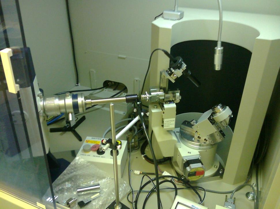 3. kép Rigaku gyártmányú D/MAX RAPID II mikro-röntgendiffraktométer (MTA CSFK Földtani és Geokémiai Intézet, Budapest) Az edényekhez használt ezüst származási helyének meghatározását ólom- és egyéb