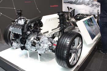 Az első emelet középső részén volt látható az Audi future energies nevű kiállítás, ahol az Audi a jövő tüzelőanyagjának előállítására koncentrálva makettekkel és kivetítőn keresztül animációval