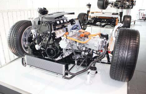 0 TFSI és egy 40 kw-os 210 Nm forgatónyomatékú villanymotor-kombinációja.