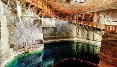 A Király-hágón át érkezünk a Bánffyak birodalmába, a régió központjába, Bánffyhunyadra, ahol a református templomot tekintjük meg.