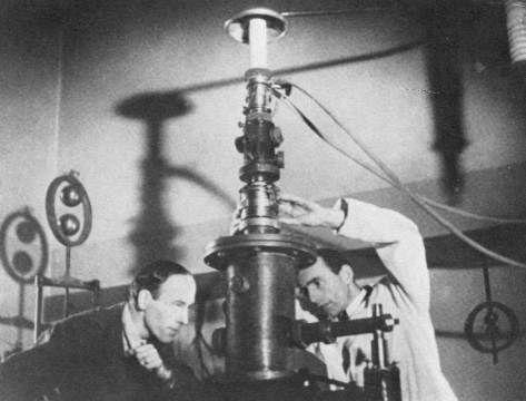 A transzmissziós elektronmikroszkóp (TEM) Ernst Ruska (1933). 1986: Nobel díj 1933, 12.