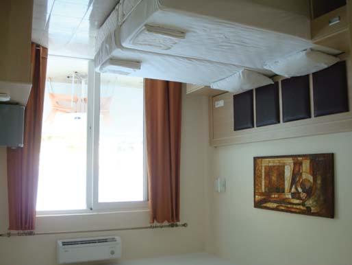 Minden szobában fürdőszoba, erkély vagy terasz, ingyenes WiFi, felár ellenében klíma kérhető.