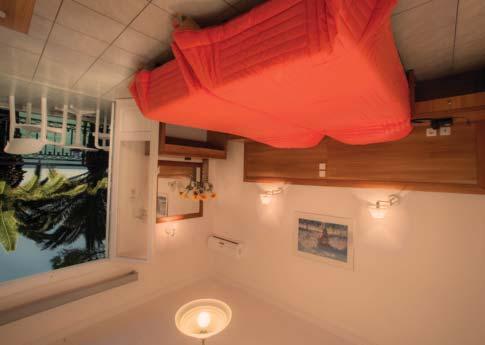 Elhelyezés: 2-3 ágyas kertre néző és 2 ágyas tengerre néző fürdőszobás, erkélyes, szobákban,