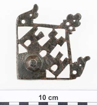 14 Conrad Forster egyik kötésén is találunk egy hasonló könyvsarokveretet, ami 1436-ban készült, azonban ezen szebb kidolgozású a griffek alakja.