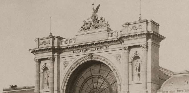 Egy-egy épületen a rendeltetésével és építtetőjével kapcsolatos allegorikus és konkrét személyeket ábrázoló szobrok egyaránt helyet kaphattak.