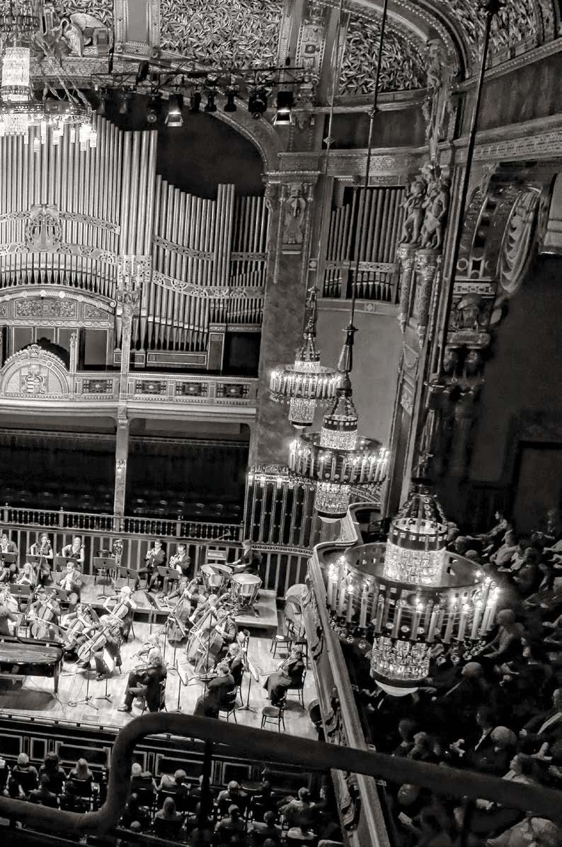 Bérlet és jegyinformációkkal kapcsolatos bővebb tájékoztatásért forduljanak hozzánk bizalommal a jegy@concertobudapest.