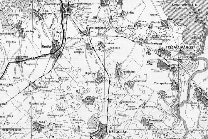 ) várostól mintegy 20 km-re nyugatra helyezkedik el.
