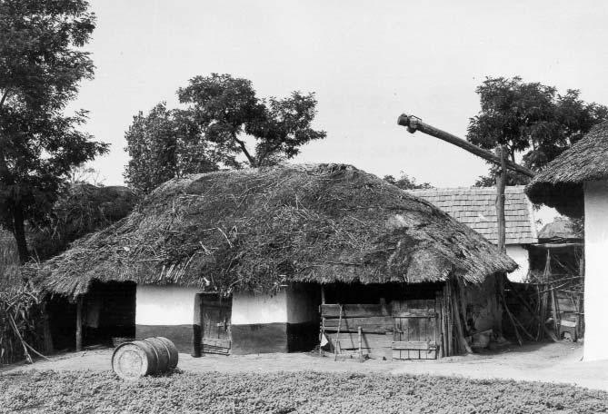 VIII. HEJÕPAPI TELEPÜLÉSFÖLDRAJZA 93 fontos építmény, a csûr ismeretlen.