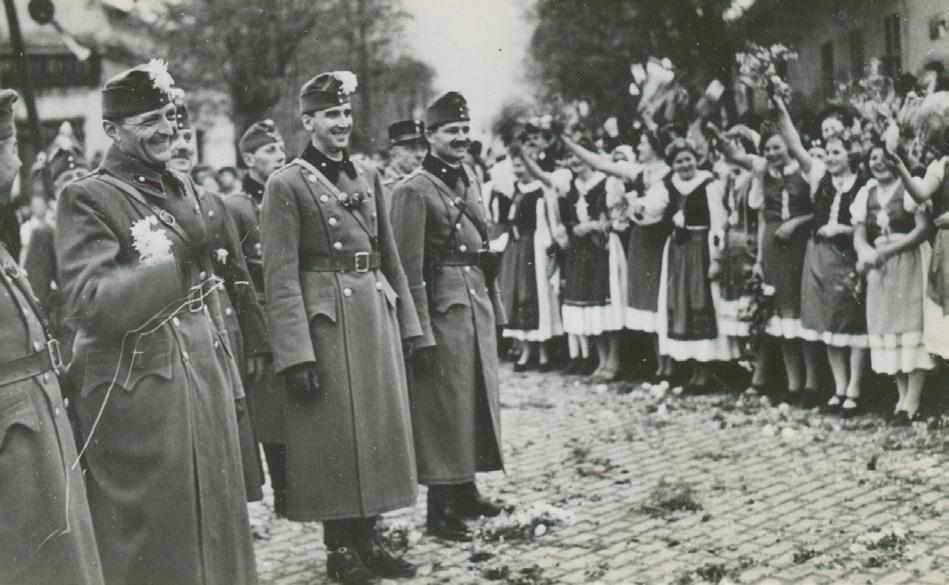 1938 hozzá a szerző őseitől örökül kapott konok szívóssága is.