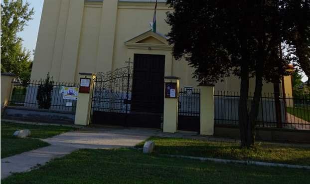 református templomot tervezte.