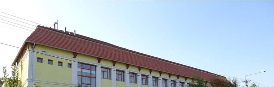 szabadonálló szárnyaival.