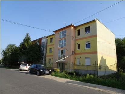 előkerttel létesült.