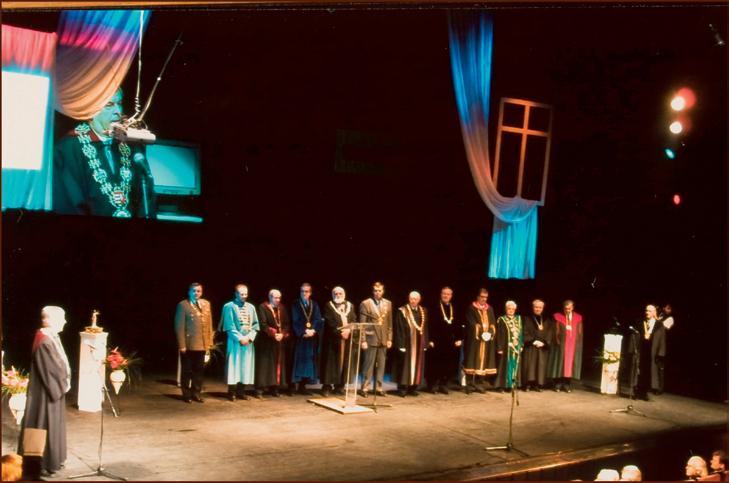 Szakács Imre győri országgyűlési képviselő azokat a pillanatokat elevenítette fel, amikor 2001.