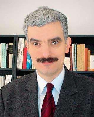 Dr. Földi András Született: Budapest, 1957. február 11. Az Eötvös Loránd Tudományegyetem Állam-és Jogtudományi Karán diplomázott 1981-ben.