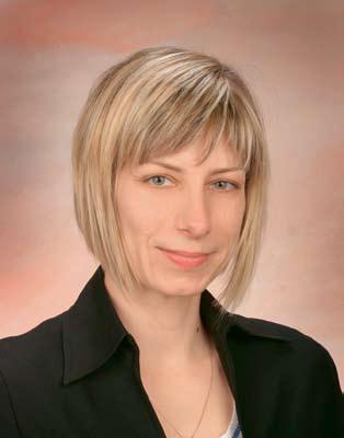 Dr. Herédi Erika 1997. márciusában summa cum laude minősítéssel szerzett állam- és jogtudományi diplomát. Ph.
