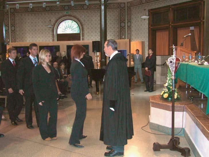 Szubjektív epilógus Az egyetemi élet alfája... Az olvasó, aki ezt a könyvet átlapozta, több mint 300 évet átfogó időutazás részese lehetett.