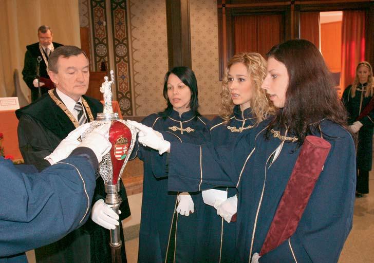 ... és omegája A győ ri kép zé si he lyen dip lo mát szer zett hall ga tók ELTE: 2000.07.01.