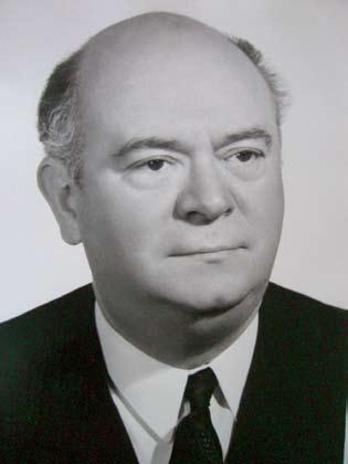 Kez de mé nye zé sé re 1990. jú nius 6-án megala kult az Universitas - Győr Ala pít vány, me lyet a Szé che nyi Fő is ko la, Győr Me gyei Jo gú Vá ros Ön kor mány za ta, a KHVM, a MATÁV Rt.