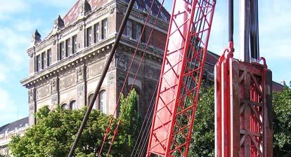 Gellért téri metróállomás 3 HIDROFRÉZERES TECHNOLÓGIA ALKALMAZÁSÁNAK OKA ÉS BEMUTATÁSA Ahogy már korábban a talajmechanika alapján láthattuk a felszíntől 18-20 m