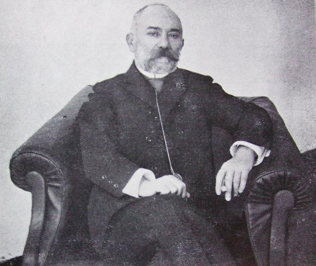 gére nézve is jóval superálja folyamodó társait. 3. Dr. Büchler Ignácz 1846-ban született, érettségi vizsgálatát 1866-ban kitűnő eredménnyel tette le.