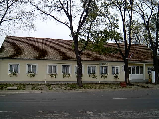 Hivatal Fõtér 3.