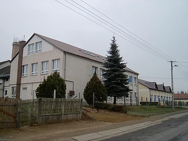 u.   Iskola