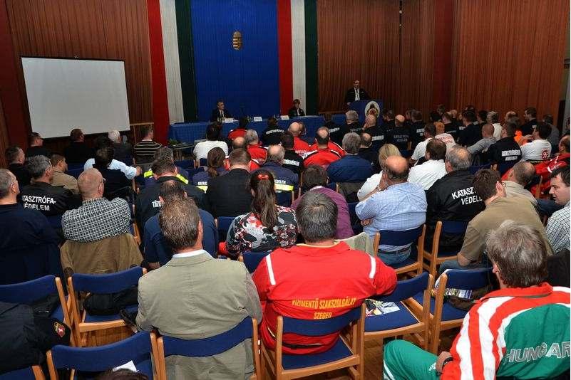 A hónap utolsó felkészítési napján egy óra időtartamban a hallgatók megismerhették a minősített időszakokat, azok jellemzőit, valamint az elrendelés és irányítás rendjét, továbbá a különleges