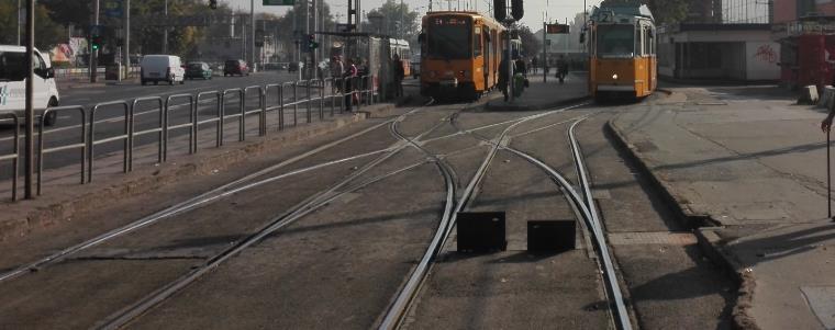 1.3 Az infrastruktúra leírása 1.3.1 Állomási adatok Közvágóhíd H állomás a 2-es és a 24-es villamos vonalak végállomása. A szolgálati helynek két vonatfogadó, valamint egy tároló vágánya van.