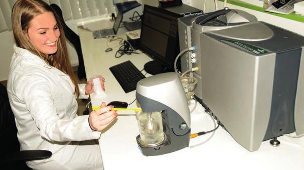 A lézerfény törésének és elnyelődésének mértéke alapján észlelt jel szemcseméretté történő átalakítása kétféle optikai modell (Fraunhofer és Mie) alkalmazásával valósítható meg: a