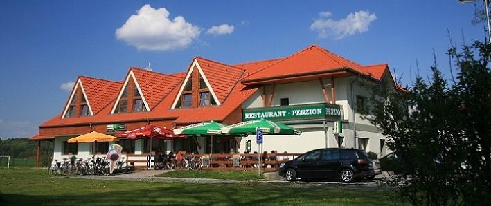 A lany-i vadászház - fenn A Zilina panzió - lenn VADÁSZATI IDÉNYEK VADFAJ ELEJTÉSI IDÉNY