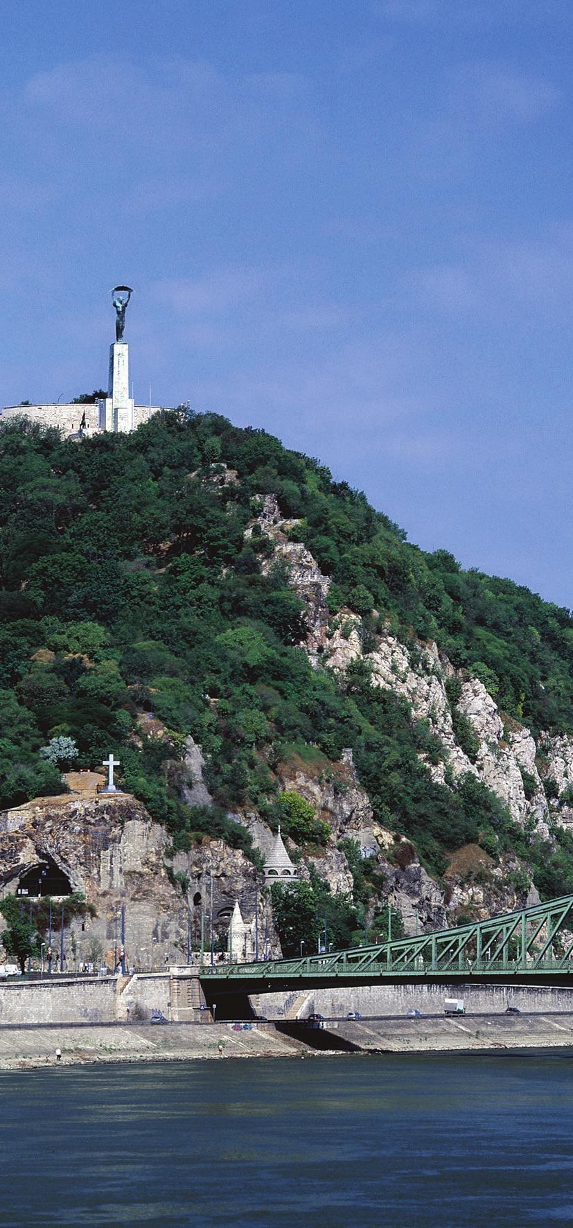 Hol találunk karsztbokorerdőket? Budapest környékén szép karsztbokorerdőket láthatunk a Hármashatár-hegyen, az Apáthy-szikla környékén, vagy a Remete-szurdok sziklafalai mellett.