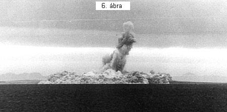 nagyjából 2 10 8 W kg por és törmelék szóródik szét a környezetben.